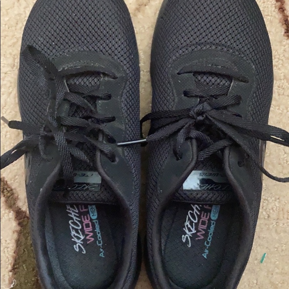 Sketcher tennis shoes